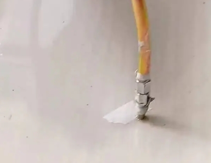 开封瓷砖空鼓维修公司专业解答在瓷砖铺贴过程中，如果使用的砂料过粗（如全部使用了粗砂），可能会导致以下问题
